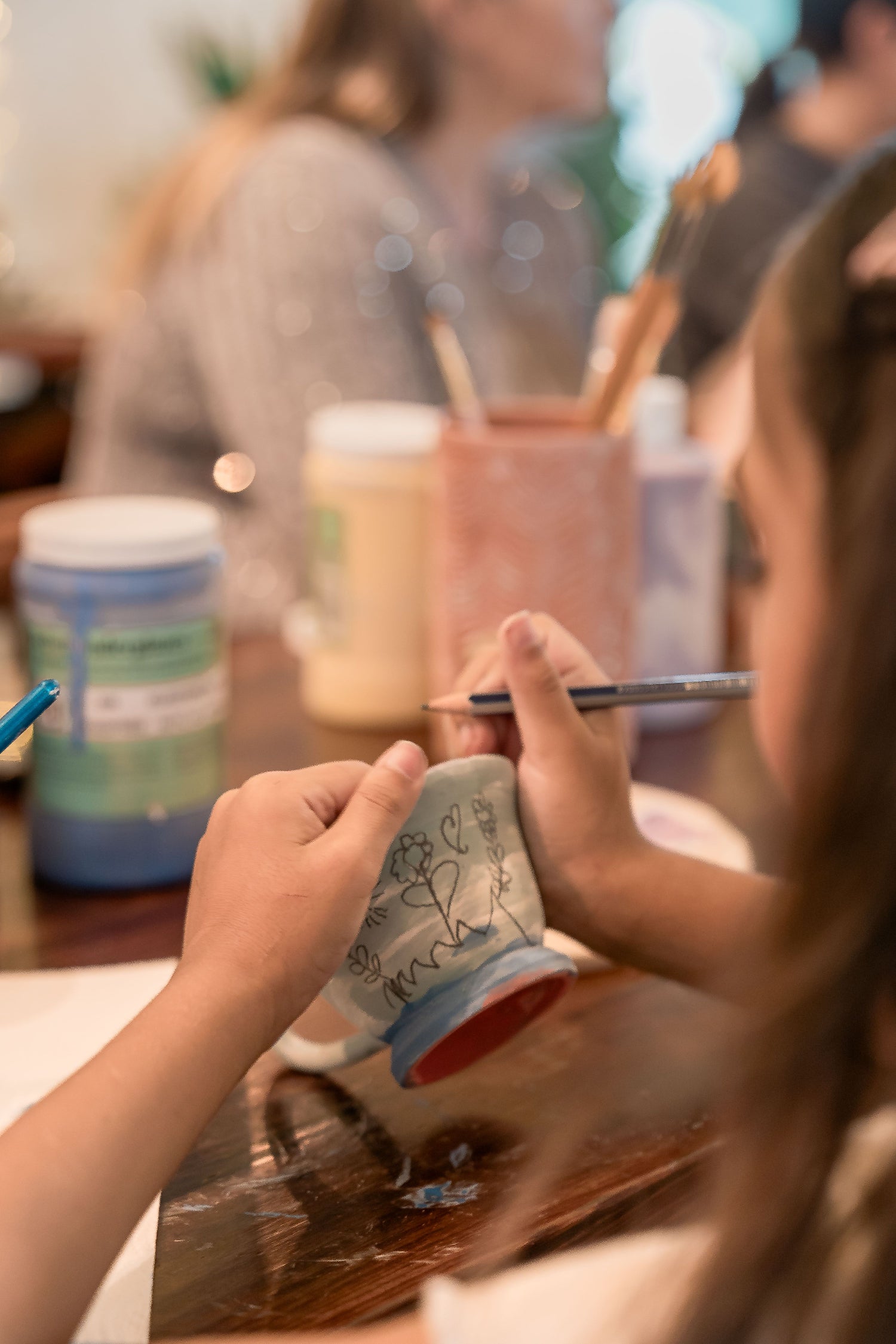 Atelier peinture su céramique anniversaire enfants à côté de Bordeaux